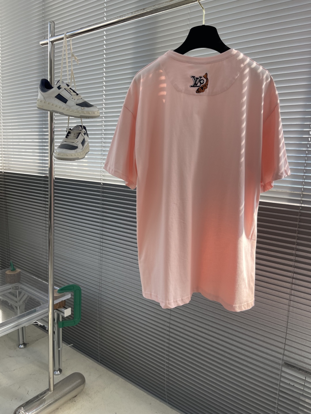 LV原單淺粉色刺繡圓領短袖夏季潮流男女同款法國奢華新品