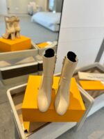 LV 高仿精品秋冬走秀款6寸短靴 女士梅花跟高貴楦型