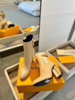 LV 高仿精品秋冬走秀款6寸短靴 女士梅花跟高貴楦型