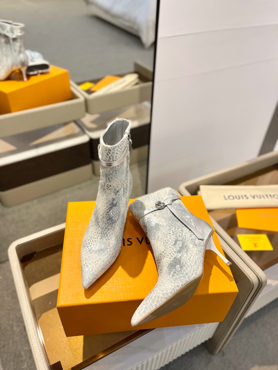 LV高仿秋冬走秀短靴 女士高貴典雅楦型新品