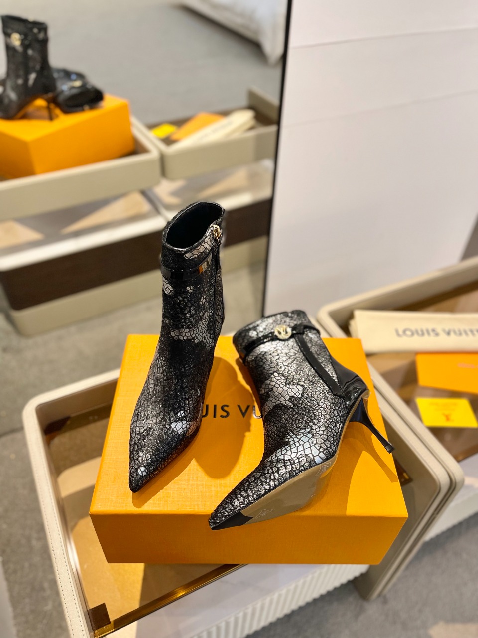 LV一比一秋冬走秀短靴 女士高貴典雅楦型新品
