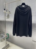 Loewe 高仿 Anagram 皮革刺繡連帽衛衣 灰色經典設計 時尚百搭必收
