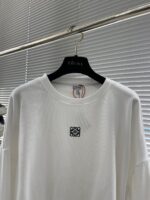 LOEWE Anagram刺繡長袖T恤 白色 2025秋冬新品 簡約極簡風上衣