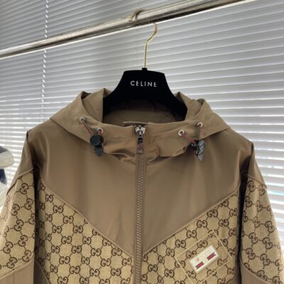 Gucci高仿卡其色夾克25年秋季新款字母提花綠紅織帶時尚外套