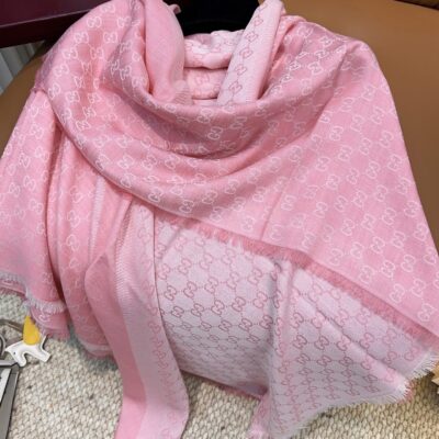 Gucci高仿尾單方巾 140×140cm 80%羊絨+20%桑蠶絲 柔軟順滑高級感
