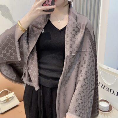 Gucci原單尾單方巾 140×140cm 羊絨80%+桑蠶絲20% 柔軟順滑高級感