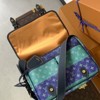 LV高仿 Satchel郵差包Monogram Heritage帆布做舊金屬扣大容量