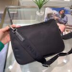 Prada 精品仿製 2VH113 三合一鏈條相機包 男女同款