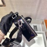 Prada精品仿製2VH069亮面相機包Brique手袋復古簡約設計