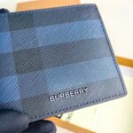 Burberry精品仿製男士短夾格紋皮革立體徽標精緻設計