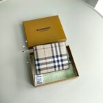 Burberry高仿男士短夾格紋皮革立體徽標新品設計