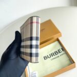 Burberry高仿男士短夾格紋皮革立體徽標新品設計