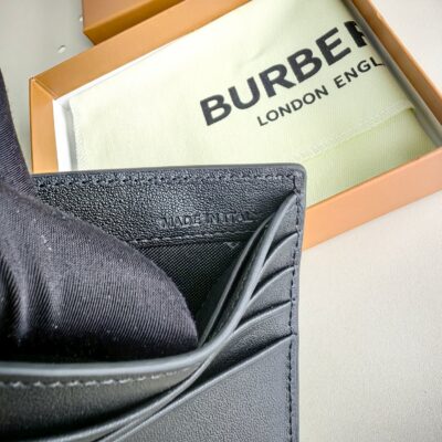 Burberry高仿男士短夾格紋皮革立體徽標新品設計