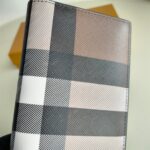 Burberry高仿雙折錢夾格紋牛皮立體徽標英倫紳士