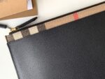 Burberry高仿House格紋拼粒紋皮革拉鏈收納袋纖巧便攜新品