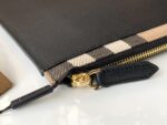Burberry高仿House格紋拼粒紋皮革拉鏈收納袋纖巧便攜新品