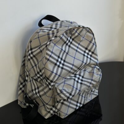 Burberry高仿男士雙肩包格紋經典大容量新品