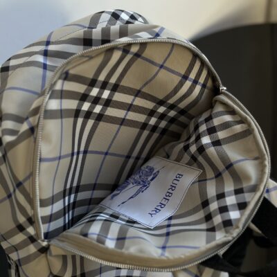 Burberry高仿男士雙肩包格紋經典大容量新品