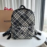 Burberry高仿格紋防水雙肩包馬術騎士徽標經典實用新品