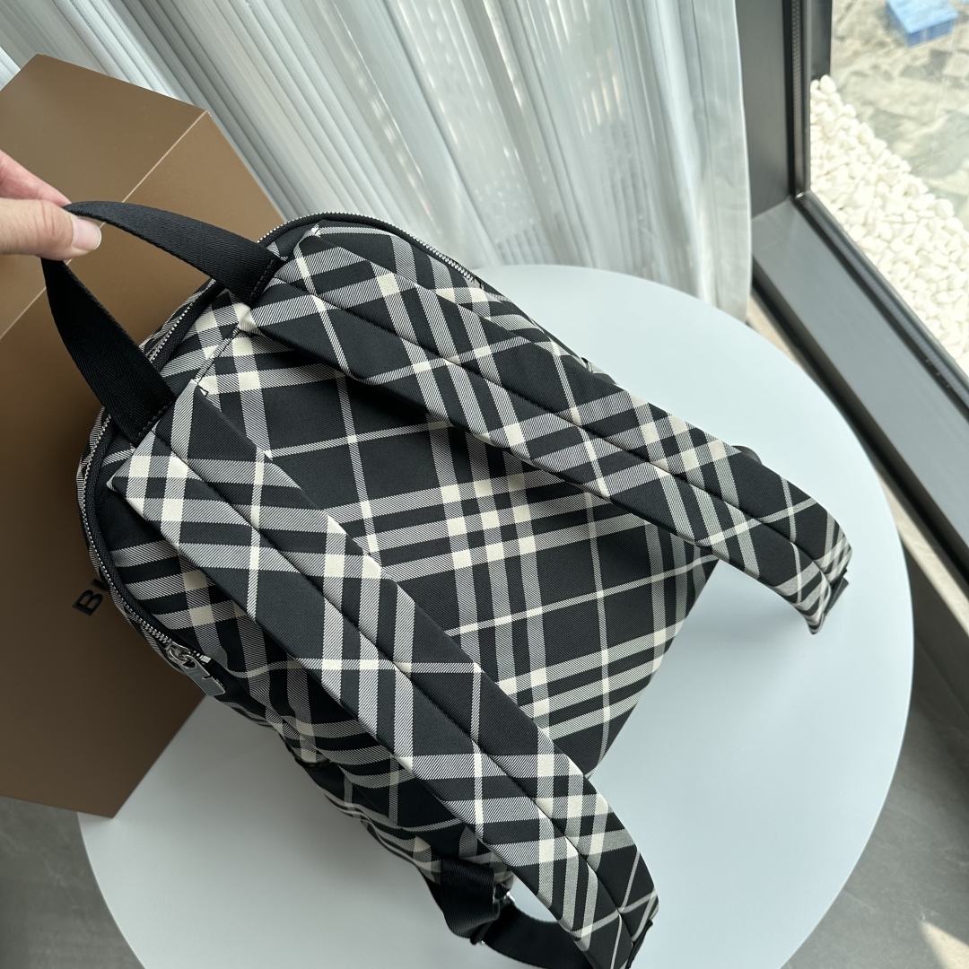Burberry高仿格紋防水雙肩包馬術騎士徽標經典實用新品