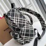 Burberry高仿格紋防水雙肩包馬術騎士徽標經典實用新品