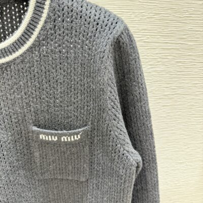 MIU MIU高仿條紋圓領針織長袖 灰色早秋新款 百搭修身展現義式溫柔氣質