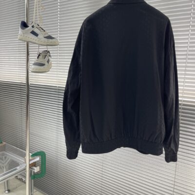LV高仿秋冬男士外套 圓領刺繡衛衣版型 純棉厚磅面料 舒適時尚爆款推薦