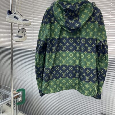 LV高仿 MONOGRAM印花教練夾克 男女同款連帽輕盈防風外套 時尚潮流必備