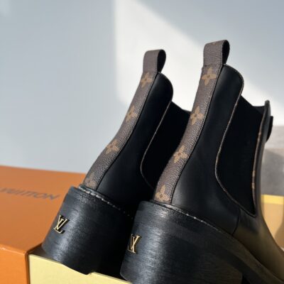 LV 精品仿製 Beaubourg 厚底切爾西短靴 女款 小牛皮圓條撞色設計 時尚增高靴