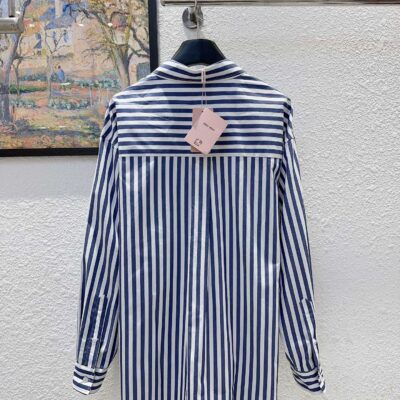 MIU MIU高仿刺繡字母條紋襯衫 寬鬆翻領設計 專櫃高版本時尚新品