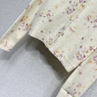 Prada 普拉達 針織羊毛小碎花開衫 精品一比一復刻版 奶油色貝母扣外套