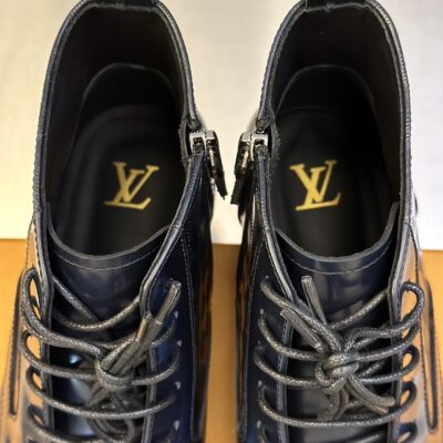 LV 頂級原單 GLOVE 經典男士樂福鞋 方頭馬克縫線設計 高質感開邊珠皮男靴