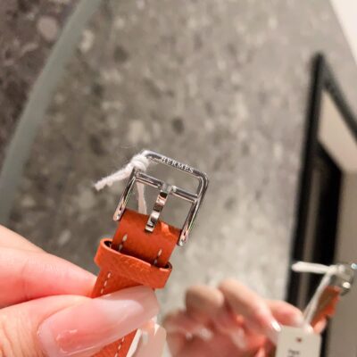 爱马仕高仿方形镶钻腕表女士款复刻版橙色牛皮表带精品