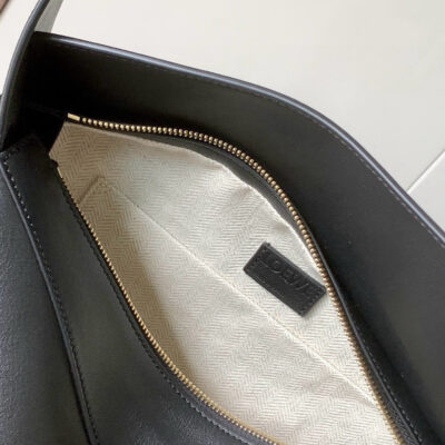 Loewe精品仿製Puzzle Hobo手袋黑色柔軟納帕牛皮短肩包設計