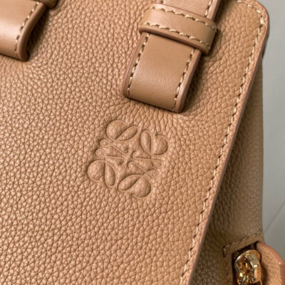 Loewe精品仿製Hammock手袋小號太妃糖色柔軟粒面牛皮多功能造型