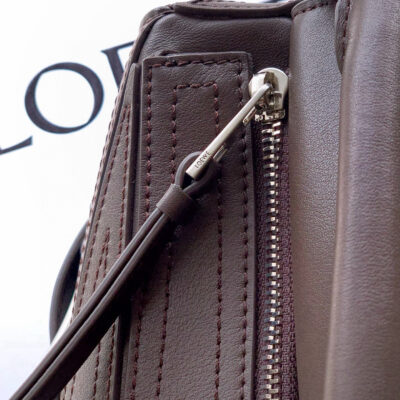 LOEWE 高仿 Puzzle Biker 小號手袋 棕色亮面牛皮 摩托騎士風格