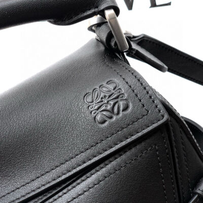 Loewe復刻版Puzzle Biker手袋小號黑色新作亮面牛皮幾何造型時尚設計