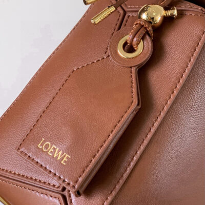 Loewe精品仿製Puzzle手袋小號棕色新款立體幾何設計柔軟納帕牛皮
