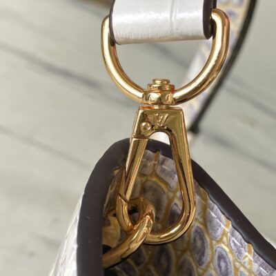 LV 復刻版 Capucines BB 白色鱷魚紋手提包 高級感優雅造型N93163