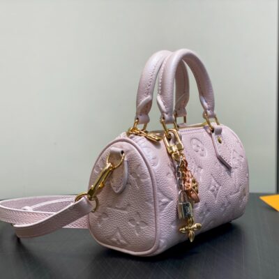 LV 高仿包包 淺粉Monogram迷你圓筒包甜美優雅精品設計M27107