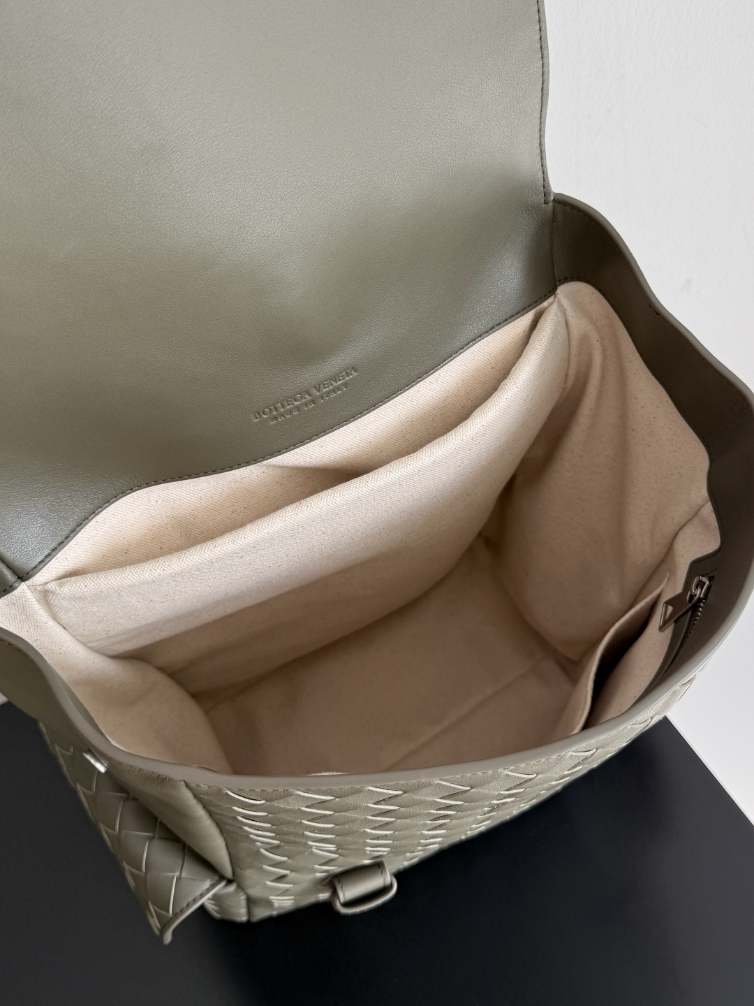 高仿BOTTEGA VENETA包包:解讀頂級編織工藝與精品復刻美學