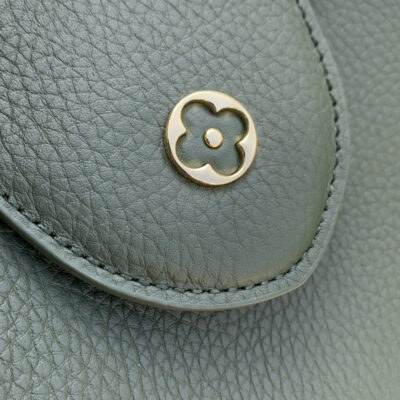 lv-bag-2025120221