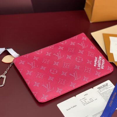 LV高仿粉色手拿包 Monogram皮革收納包 新品 時尚精品推薦