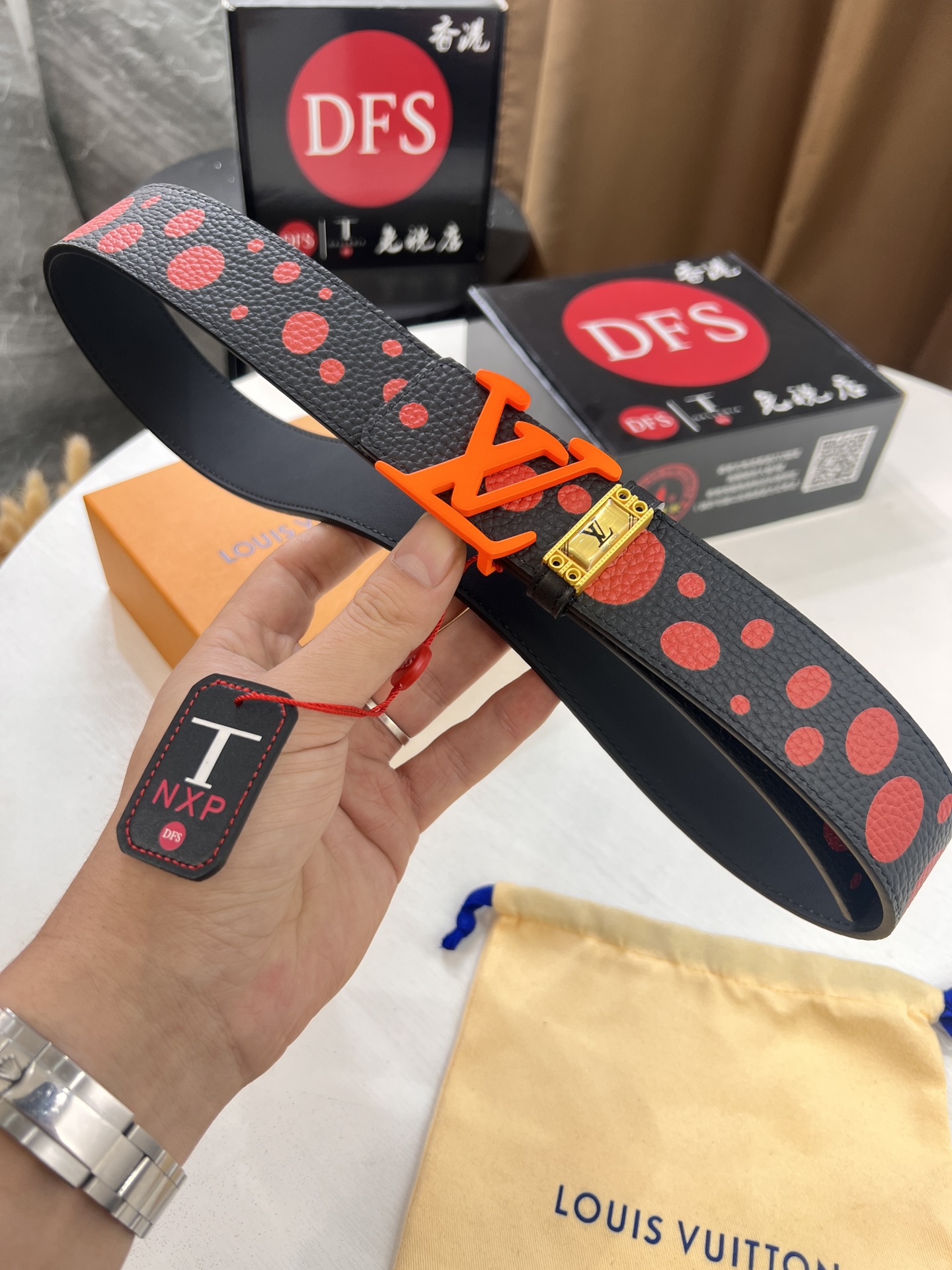 高仿LV皮带全解析:以精湛工艺,重现路易威登的经典与实用