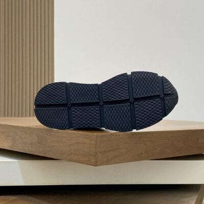 Louis Vuitton 高仿 LV Trainer 灰白配色百搭休閒鞋 一比一細緻做工展現法式運動風格