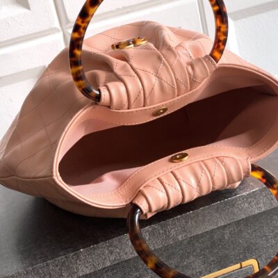 CHANEL 復刻版手提托特包 莓果粉酒神圈設計 菱格紋柔感 甜美日系風格