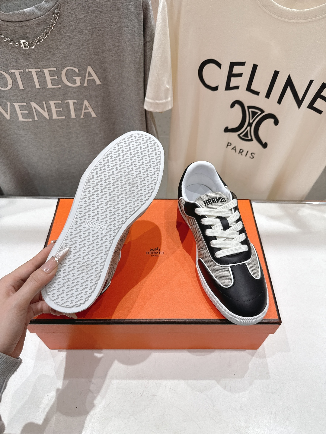Hermès 高仿莆田鞋 黑白拼色低筒運動鞋 經典耐看 穩定腳感 法式休閒風