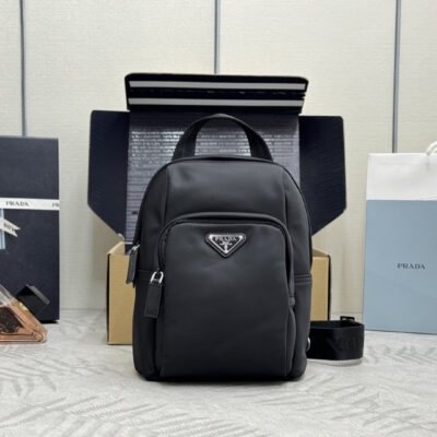 Prada 一比一 尼龍迷你後背包 黑色輕量實用  義式極簡風格