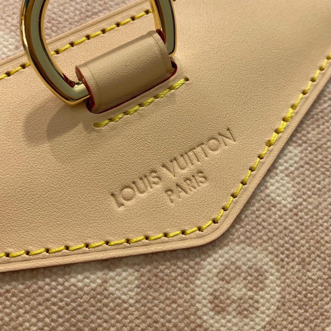 LV 一比一 Monogram 米色後背包 精緻耐用 法式休閒風格M15135