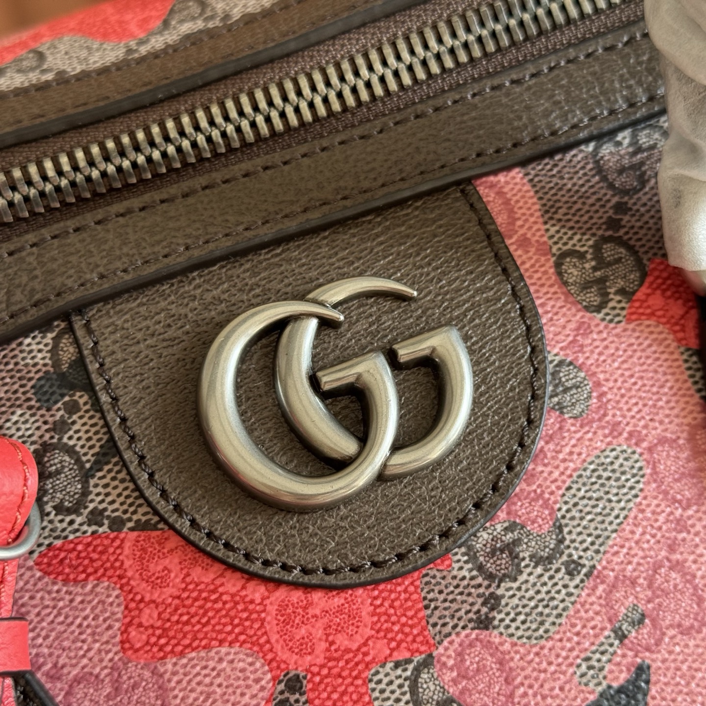 Gucci 高仿 紅黑迷彩 GG 行李手提包 肩背兩用 義式精品風格